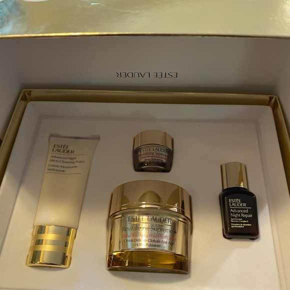 Crabtree and Evelyn & Estée Lauder makeup sets - Picture 3 of 5